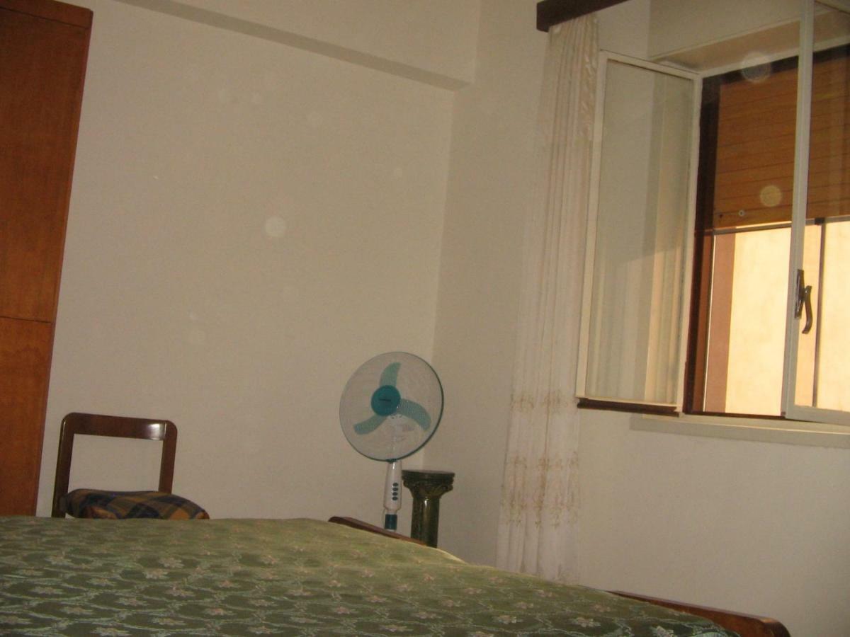 Bilocale Patti Apartamento Exterior foto